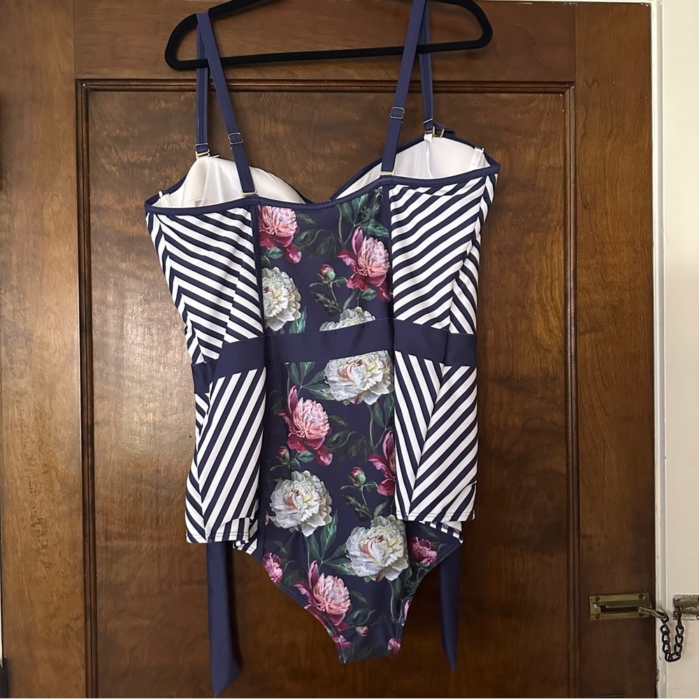 ModCloth One Piece Swimsuit - Picture 4 of 8